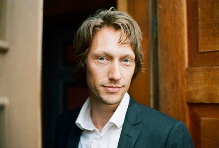 Dette er fortellingen om en sykdom som tok mine venners liv mens de ennå var veldig foreldre avviste sine egne barn. ELLE - Simon J Berger: "Jag jobbar inte med drömmar. Jag ...