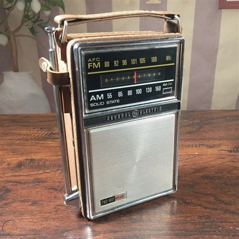 1960s Vintage Ge General Electric Portable Solid State Transistor Radio P977e 2012260114