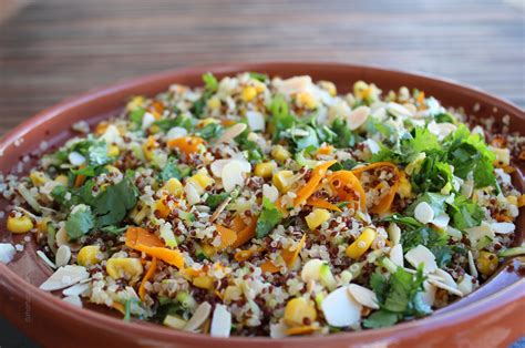 Salada De Quinoa Com Milho E Frutos Secos Da Horta Para A Cozinha