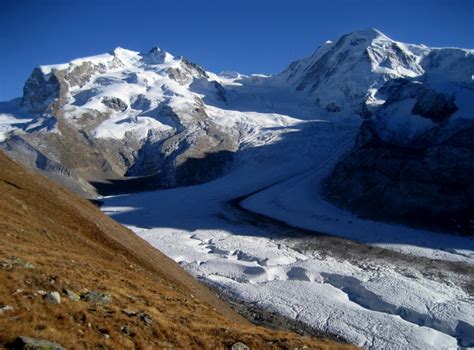 Il residence monte rosa di gressoney è pronto ad accogliere te e la tua famiglia per delle fantastiche vacanze piene di sport e relax in tutte le stagioni. Monte Rosa - Wikipedie