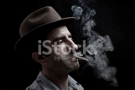 Foto De Stock Hombre Fumando Un Puro Libre De Derechos Freeimages