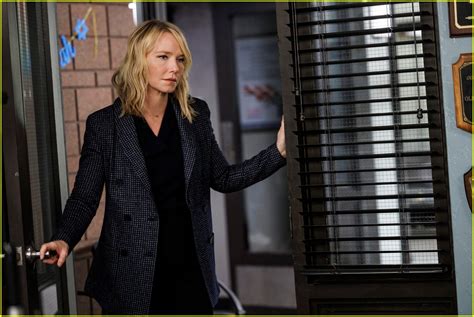 Kelli Giddish Bids Farewell To Law Order Special Victims Unit Hours Before Her Final