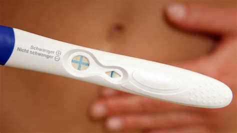 Und wann weiß ich denn, ob ich schwanger bin oder nicht oder ob vielleicht eine eileiterschwangerschaft vorliegt? Schwanger oder nicht? Ein Schwangerschaftstest hilft! | RTL.de