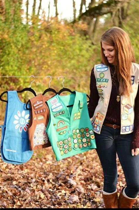 Girl Scout Senior Picture Idea Love This Now I Need To Find Where I