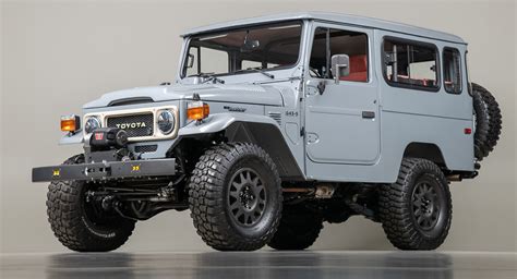 B 自動車 FJ Company s Restomoded 1984 Toyota Land Cruiser Is Just About