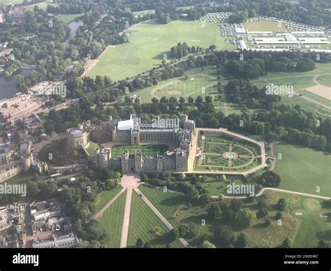 An Aerial View Of Windsor Castle Banque De Photographies Et Dimages à