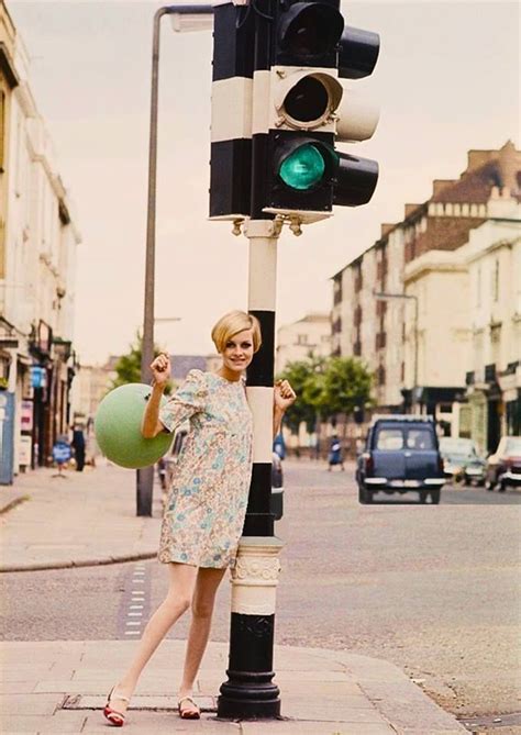 Helenmccartney Twiggy In London 1966 Twiggy Fashion Twiggy 60s Women