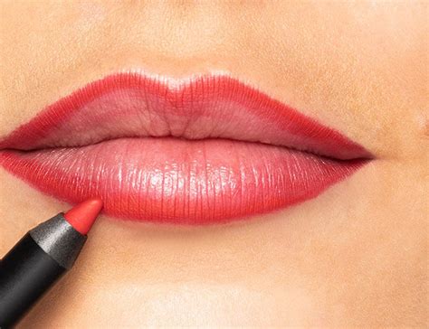 Ultra Glow Magic Lipstick Review