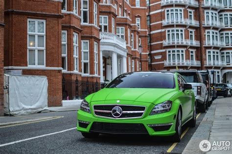 Some may remember the stark contrast of black and wheels and more has taken the latest mercedes cls amg and brought back some of that original. Mercedes-Benz CLS63 AMG In Matte Green Seen In London ...