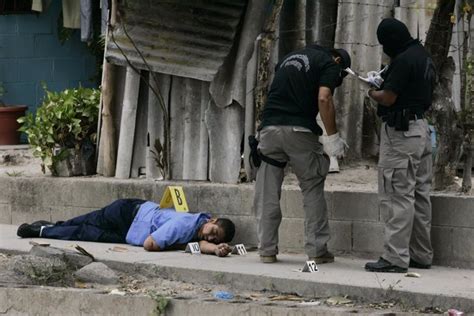 Una Nueva Ola De Violencia En El Salvador Deja 125 Asesinatos En Las