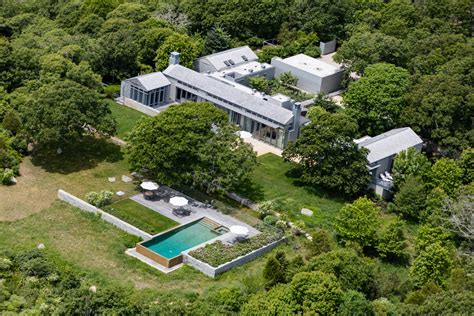 The Obamas Marthas Vineyard Rental Home Is On The Market