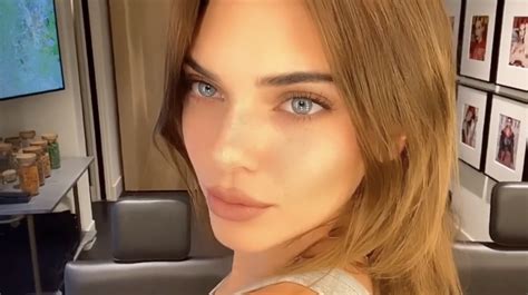 kendall jenner dyed her hair blonde and looks like a totally different person