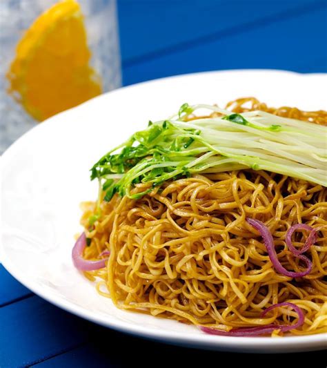 Hong Kong Style Fried Noodles Chow Mein In Soy Sauce Recipe Chow Mein Comfort Dinner Kong