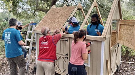 Nonprofit In Charleston Builds Childrens Playhouse At The Pink House