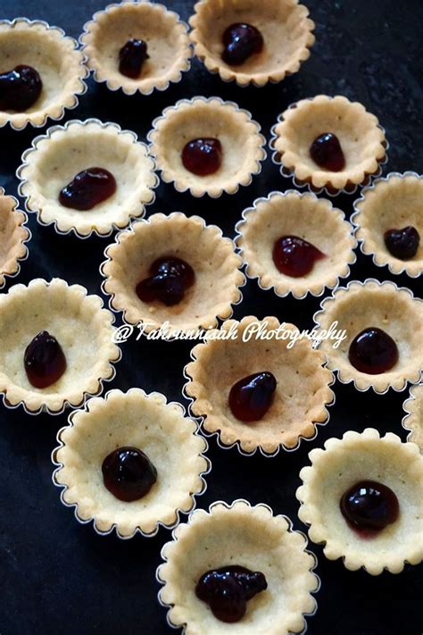 Wrap in cling wrap and it in freezer for about 15 minutes. Di celah-celah kehidupan: Resepi Blueberry Cheese Tart ...