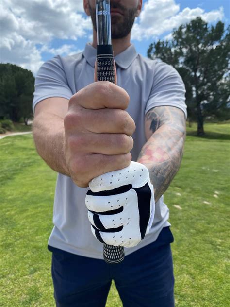 How To Grip A Golf Club - Everything You Need To Know To Perfect Your Grip - Golf Mamba
