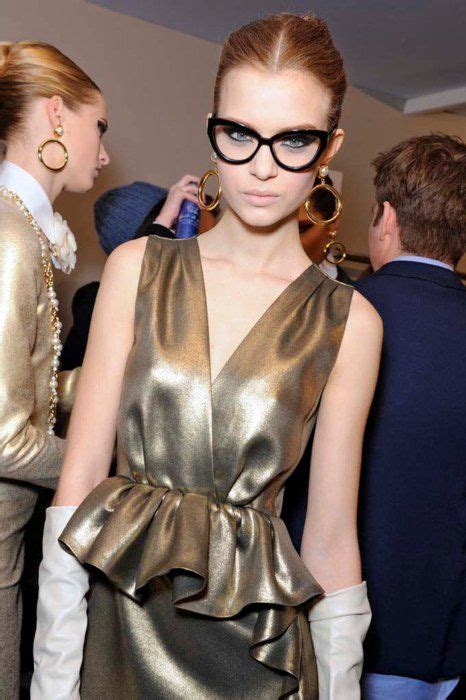 Omg Love The Glasses With The Metallic Dress Fashion Girls With Glasses Fab Fashion