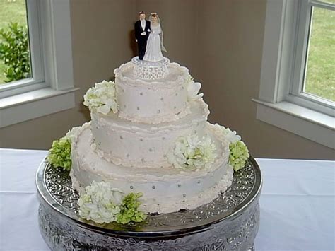 Traditional Round Wedding Cake