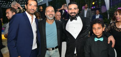 وتحدث عمرو سعد عن كواليس المسلسل، مشيرًا إلى أنه وافق على فكرة المسلسل بعدما أخبره بالقصة وأن الفنان مصطفى شعبان سيشاركه البطولة، لافتًا إلى أن وفاء الأصدقاء الموجود في مصر غير موجود في أي دولة في العالم، مشيرًا إلى أن الأفلام والمسلسلات القديمة كلها. الصور الكاملة لحفل زفاف سمية الخشاب وأحمد سعد.. قبلة من ...