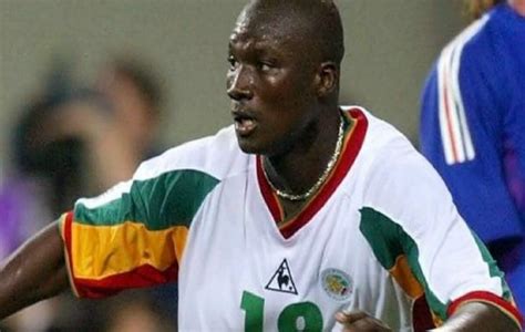 Papa Bouba Diop Ancien Milieu De Terrain Sénégalais 42 Ans