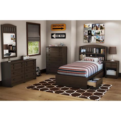 When choosing your twin bedroom set, you can pick from many shades of wood, black or white. Newton Twin 6 Piece Bedroom Set in Mocha | OJCommerce