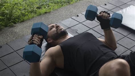 4 Best Dumbbell Floor Press Variations And Their Benefits The Fitness