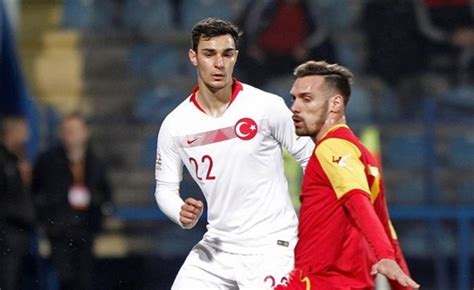 Fatih terim'in genç yaşlarda a milli takım'a kazandırdığı kaan, kulübü sassuolo'dan ayrılma kararı verdi. Milli Futbolcu Kaan Ayhan'dan Transfer Açıklaması