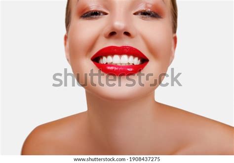 101536 Imagens De Red Lipstick Smile Imagens Fotos Stock E Vetores
