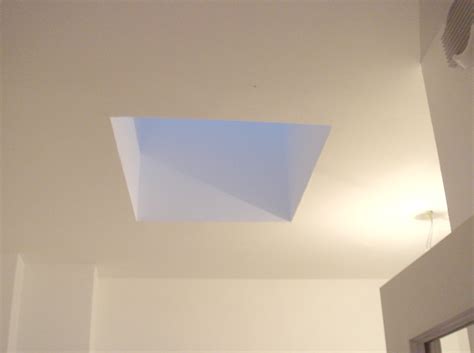 Conduit de lumière sun tunnel velux, alternative écologique à l'ampoule pour apporter de la lumière naturelle dans les pièces aveugles. renovation-appartement-villeurbanne