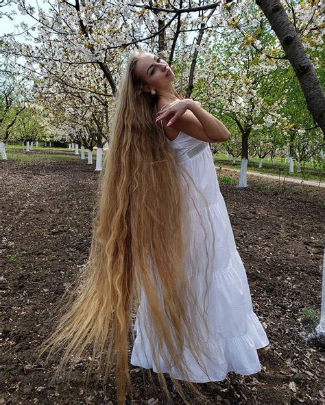 Real Life Rapunzel Hasnt Cut Her Hair In Over 30 Years And She Still