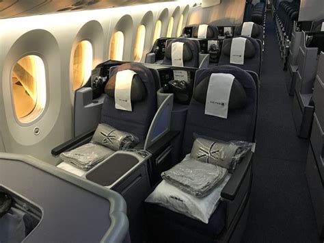 Polaris class on this aircraft features a any business class seat is an improvement over an economy class seat, and for shorter and smaller passengers the difference in footwell size might. Review: United Airlines 787-9 Polaris Business Class Los ...