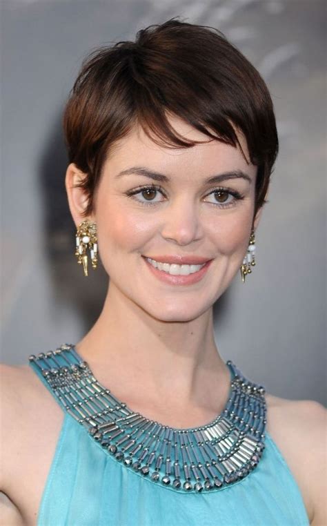 Most Flattering Short Hairstyles For Oval Faces Short Hairstyle