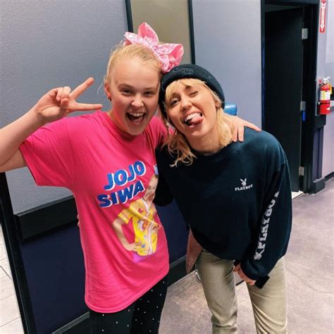 Jojo Siwa Height How Tall Is She Photos With Other Stars