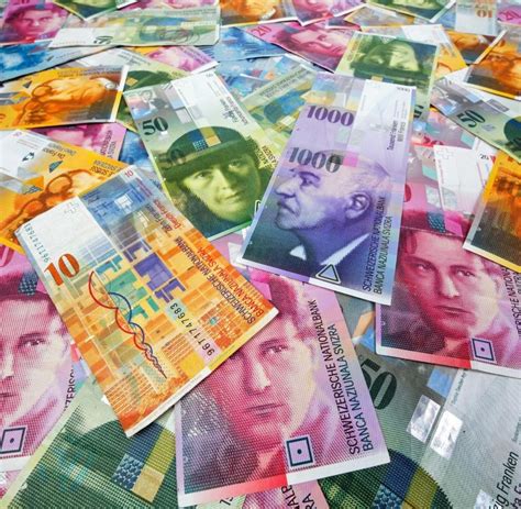1 schweizer franken entspricht heute 0.90 euro in der europäischen bank. Währungen: Schweizer Nationalbank will den Franken ...