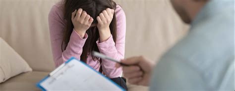 10 early warning signs your teen is struggling with mental illness mission harbor behavioral