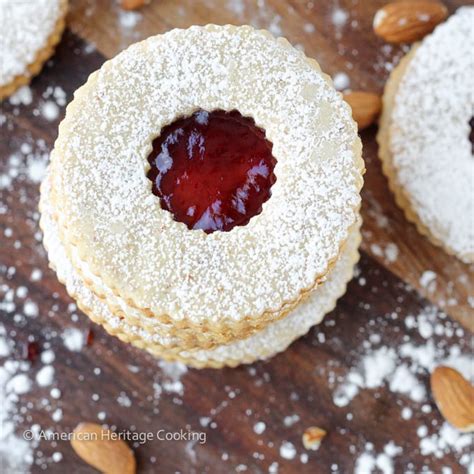 · easy gingerbread cookie recipe that's simple and perfect for kids. Traditional Raspberry Linzer Cookies - Christmas Cookies