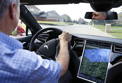 Tesla Richiama 2 Mln Veicoli Per Difetti Autopilot Lapresse