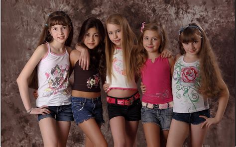 Fashion Show Five Lovely Little Girls Children Desktop Wallpaper