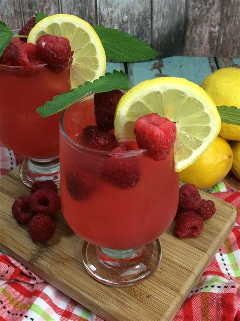 Raspberry Summer Breeze Cocktail Good Living Guide Fruity Mixed Drinks Drinks Alcohol