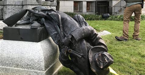 Protesters Tear Down Confederate Statue In Durham The New York Times