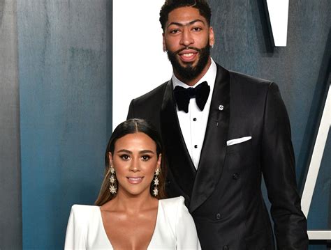 Lakers Star Anthony Davis Serenaded His Bride And Performed With New