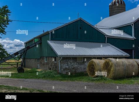 Hamilton Ontario Canada August 2016 Barn And Silo On Farming Land