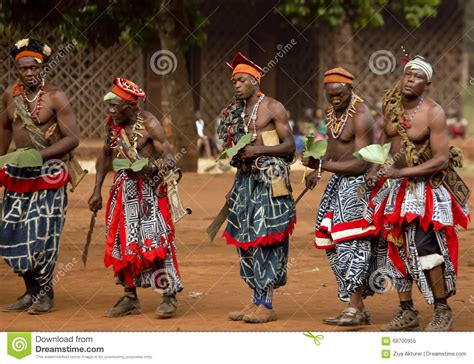 Danse Africaine Traditionnelle Image éditorial Image Du Danse Homme