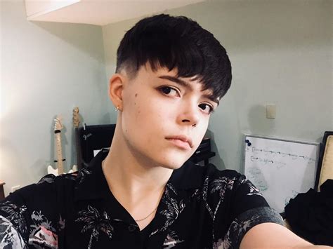 Nonbinary Haircut / Pin On Haircut - A good, timely haircut is something we prefer not to save 