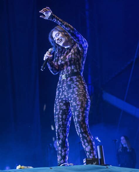 Lorde Performs At Glastonbury Festival 06 23 2017 Hawtcelebs