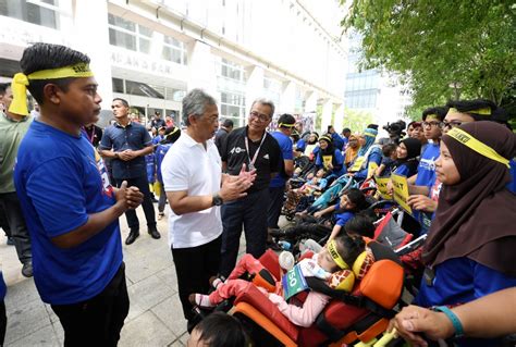 Kompleks usahawan terengganu (kut) bertempat di kg. Agong lawat Karnival Usahawan Koperasi | Nasional | Berita ...