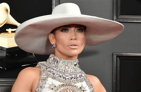 Jennifer Lopez Acts Like Diva Backstage At Grammy Awards