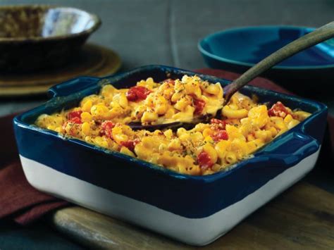 There's a reason it's a common favorite among kids, grandparents and add 2 cups (250 g) of shredded cheddar cheese, and stir everything for a few more minutes until the cheese is melted. Recette: Macaroni au Fromage Facile à Faire | Recipe in ...