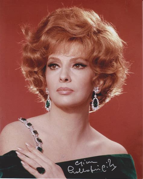Among her subjects were paul newman, salvador dalí and the german national soccer team. Gina Lollobrigida