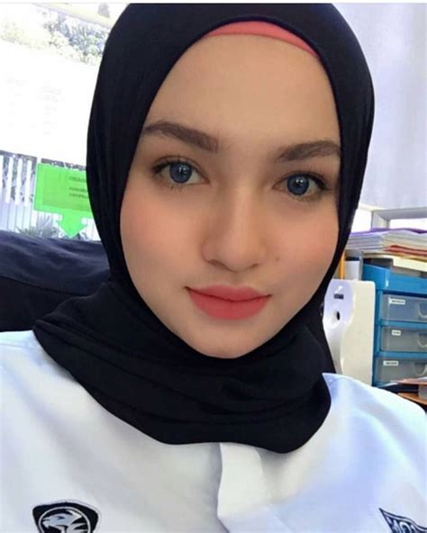 Pin Oleh Binsalam Di Hijab Cantik Di 2020 Produk Kecantikan Wanita